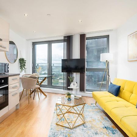 Exclusive Apartment - City Centre - Free Parking -Wifi Netflix- Juliet Balcony Лийдс Екстериор снимка