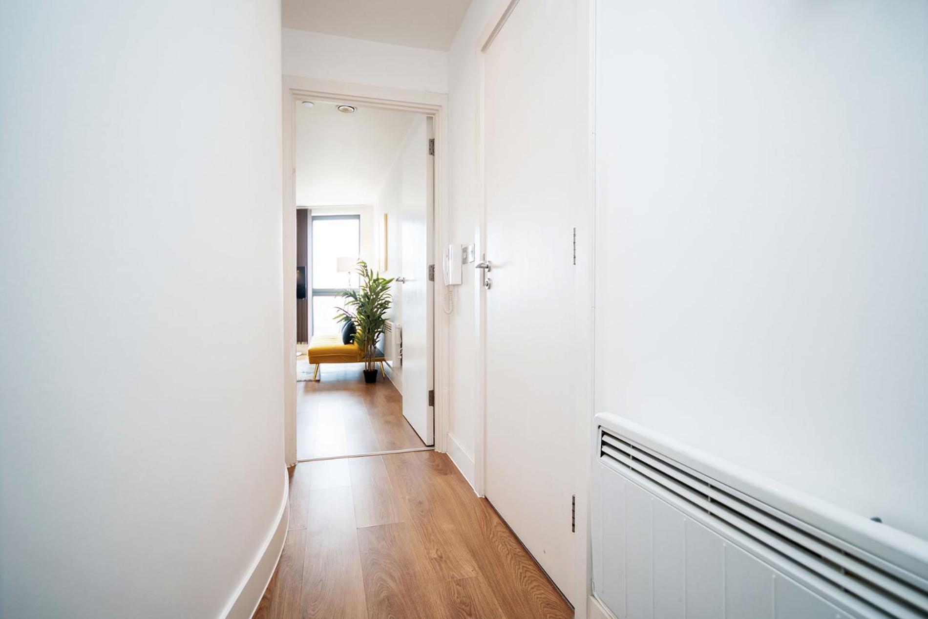 Exclusive Apartment - City Centre - Free Parking -Wifi Netflix- Juliet Balcony Лийдс Екстериор снимка